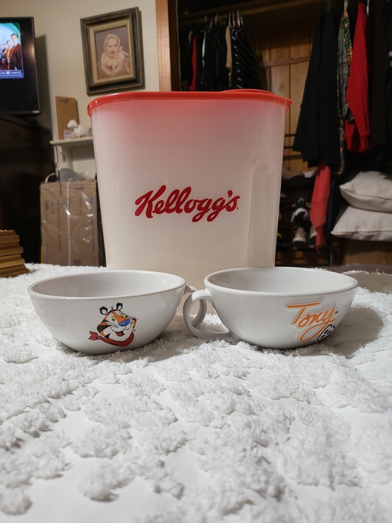 Kelloggs Other - Kellogg's VINTAGE Cereal Storage Container & 2 Vintage Cereal Bowls TONY TIGER